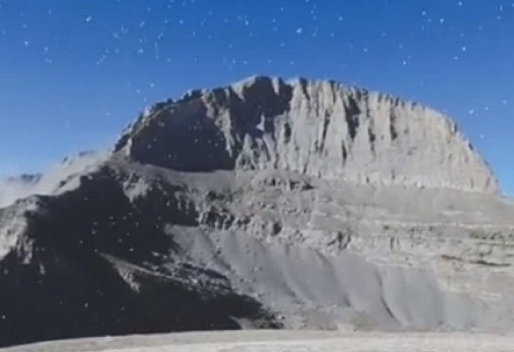 Το πρώτο χιόνι “πασπάλισε” τις κορυφές του Ολύμπου και του Φαλακρού (ΦΩΤΟ-VIDEO)