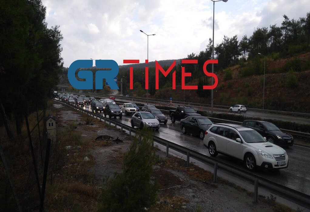 Θεσσαλονίκη: Σύγκρουση οχημάτων στην Περιφερειακή Οδό – Μποτιλιάρισμα στο σημείο