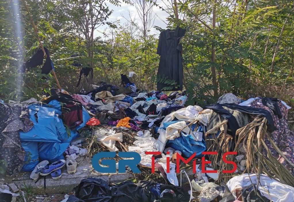 Θεσσαλονίκη: “Μπουτίκ ρούχων” μέσα σε… σκουπιδότοπο (VIDEO)