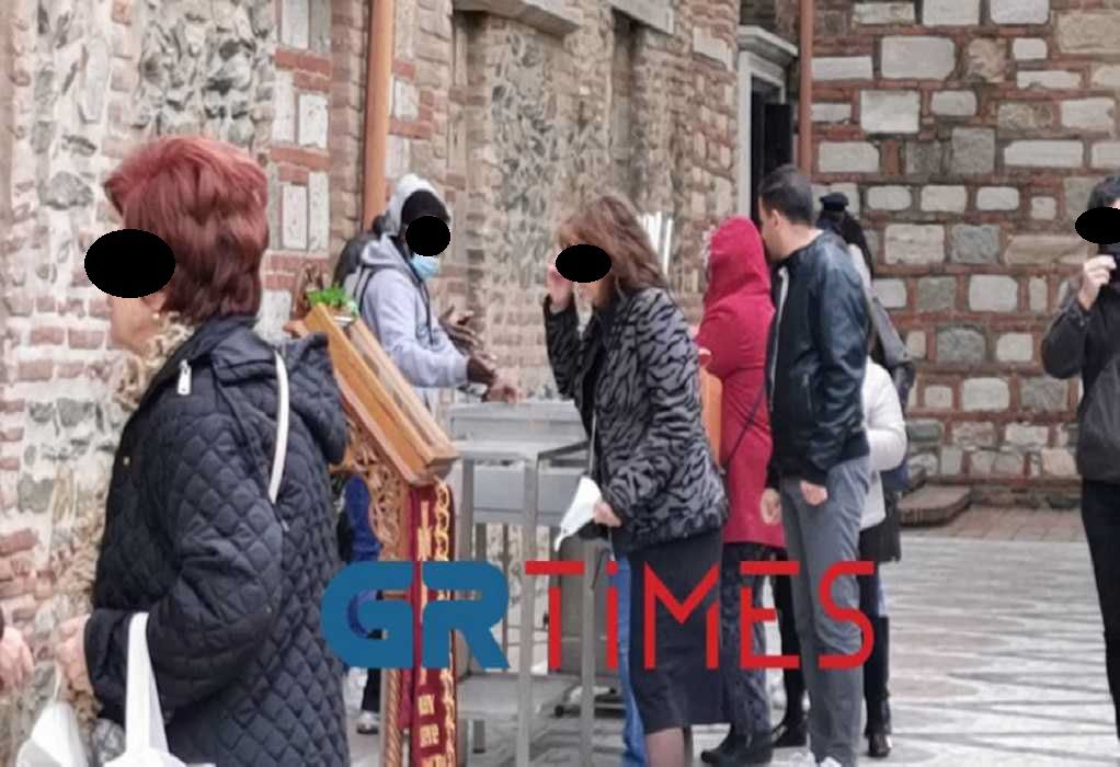 Σαρηγιάννης: Οι πιστοί να φορούν μάσκα σε όλη τη διάρκεια του εκκλησιασμού τους