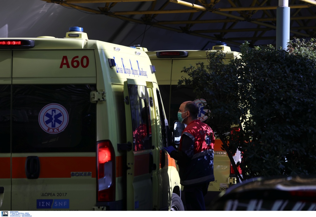 Αθήνα: ΙΧ έπεσε από αερογέφυρα και κατέληξε πάνω σε άλλο όχημα – Ένας νεκρός (ΦΩΤΟ)