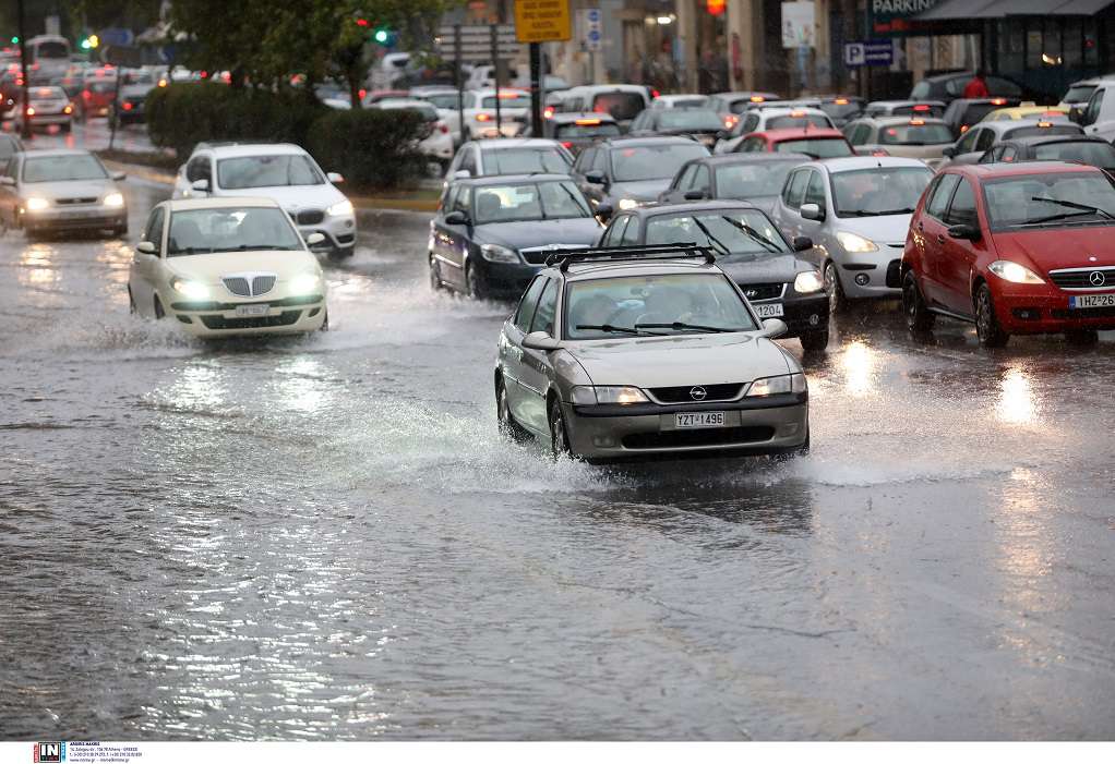 Αττική: Διακοπή κυκλοφορίας στη Λ. Ποσειδώνος λόγω βροχόπτωσης