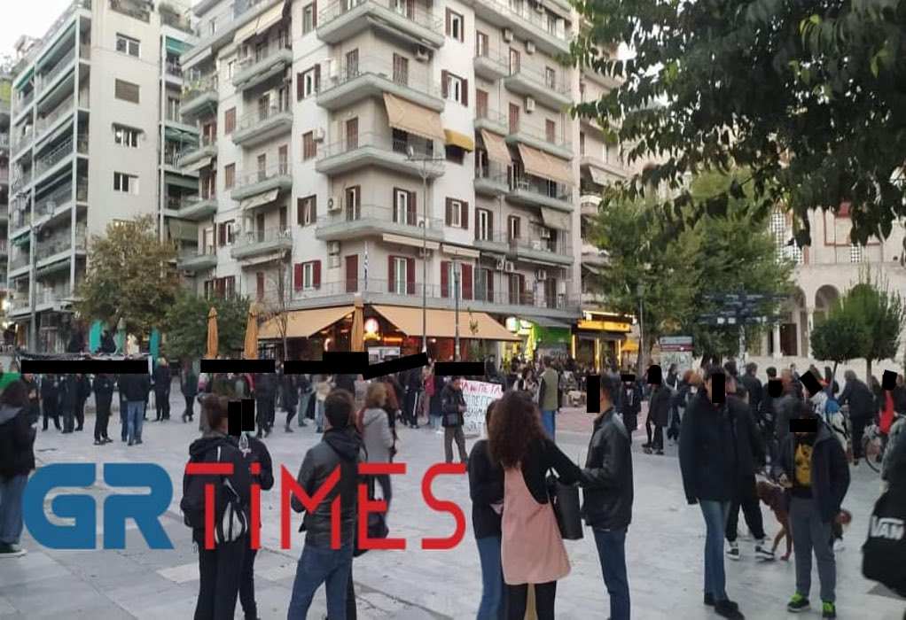Θεσσαλονίκη: Συγκέντρωση και πορεία αντιεξουσιαστών για το θάνατο 18χρονου Ρομά από αστυνομικά πυρά