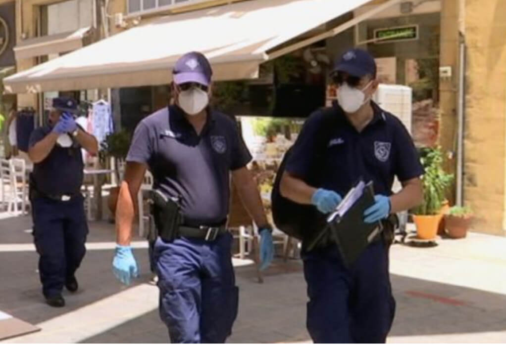 Θεσσαλονίκη: Συλλήψεις και «καμπάνες» 2.000 ευρώ σε καταστήματα για πελάτες χωρίς πιστοποιητικά