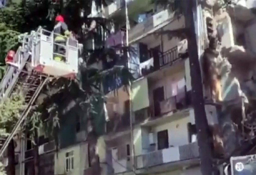 Γεωργία: Κατέρρευσε πενταώροφο κτίριο στο Μπατούμι – Πληροφορίες για εγκλωβισμένους (VIDEO)