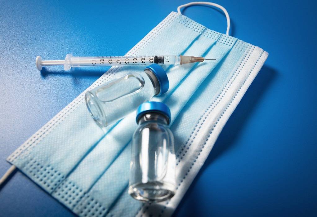ΕΜΑ: Είναι “πρόωρο” να προβλεφθεί μια προσαρμογή των εμβολίων στη νέα παραλλαγή