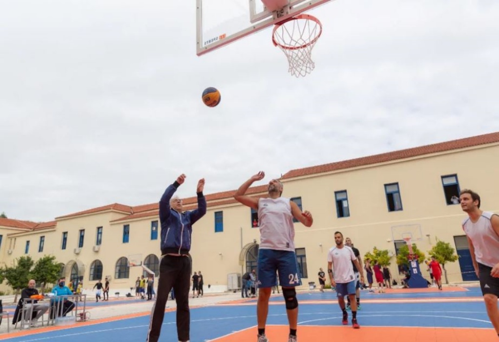 Θεοδωρικάκος: Έπαιξε μπάσκετ σε τουρνουά 3×3 της Αστυνομίας (ΦΩΤΟ)