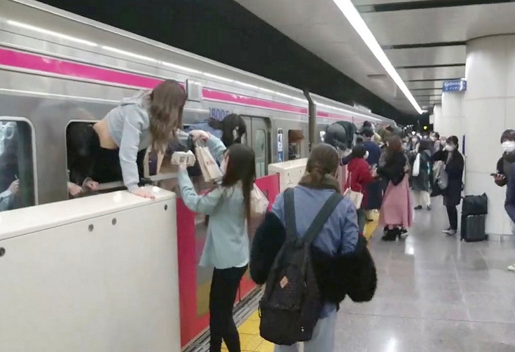 Ιαπωνία: 24χρονος ντυμένος «Τζόκερ», ο δράστης της επίθεσης με μαχαίρι μέσα σε τρένο (VIDEO)