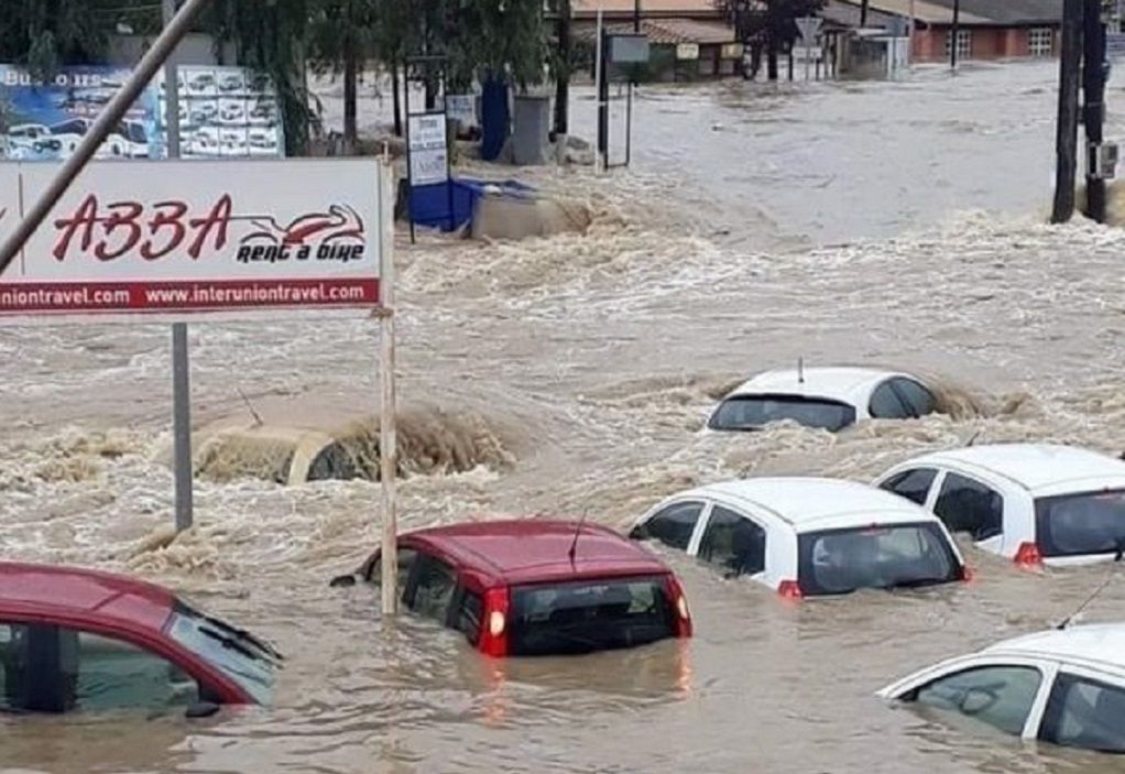 Σάρωσε την χώρα ο «Μπάλλος»: 1.956 τα σπίτια και επιχειρήσεις πλημμύρισαν (VIDEO)
