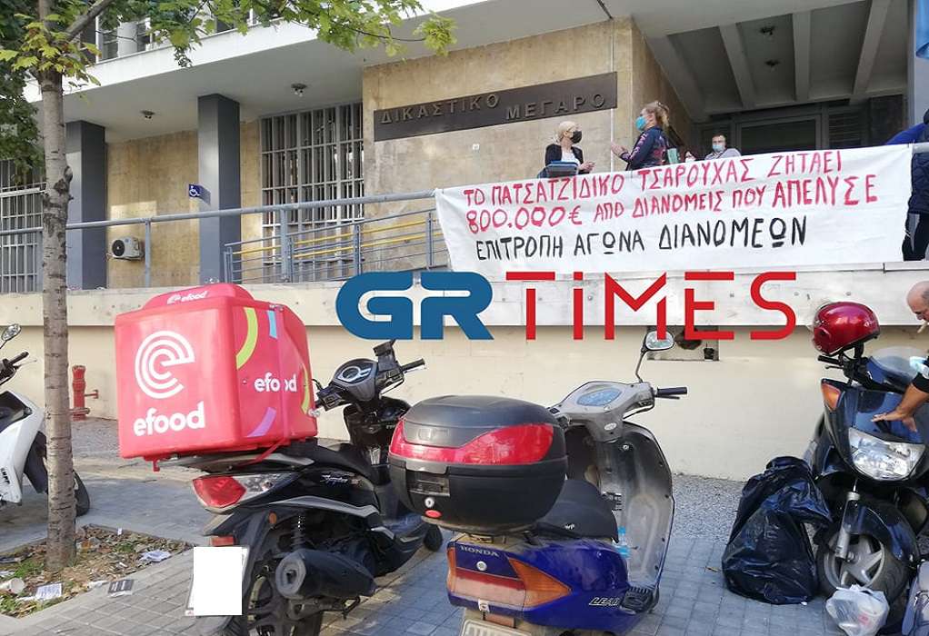 Θεσσαλονίκη: Συγκέντρωση συμπαράστασης στους απολυμένους διανομείς γνωστής επιχείρησης (ΦΩΤΟ)