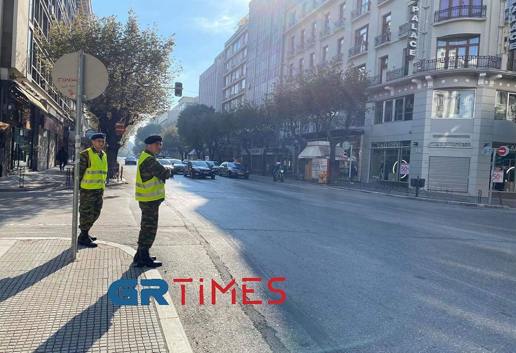 Θεσσαλονίκη: Σε εξέλιξη η στρατιωτική παρέλαση-Ποιοι δρόμοι έκλεισαν (ΦΩΤΟ)