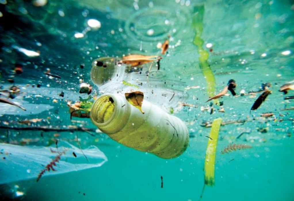 Επιστήμονες δημιουργούν ανακυκλώσιμα πλαστικά από ισχυρές κόλλες (ΦΩΤΟ)