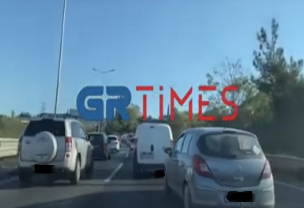 Θεσσαλονίκη: «Φράκαρε» η Περιφερειακή Οδός μετά από τροχαίο  (ΦΩΤΟ-VIDEO)