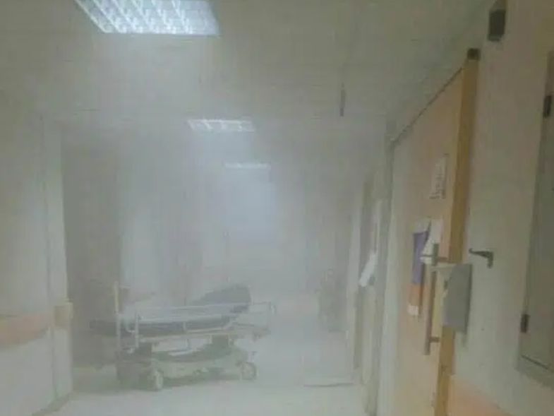 Πάτρα: Ασθενής εκτός εαυτού – Άρπαξε τον πυροσβεστήρα και τα έκανε λίμπα στο νοσοκομείο