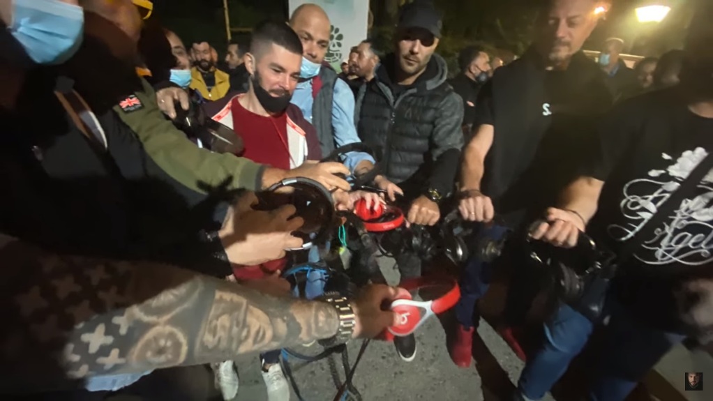Θεσσαλονίκη: Διαμαρτυρία djs έξω από συναυλία του Πάριου (VIDEO)