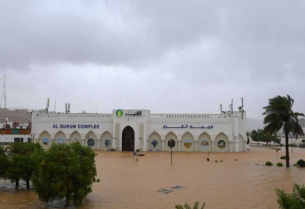 Ομάν: Πλησιάζει ο κυκλώνας Σαχίν -Τουλάχιστον τρεις άνθρωποι έχασαν τη ζωή τους