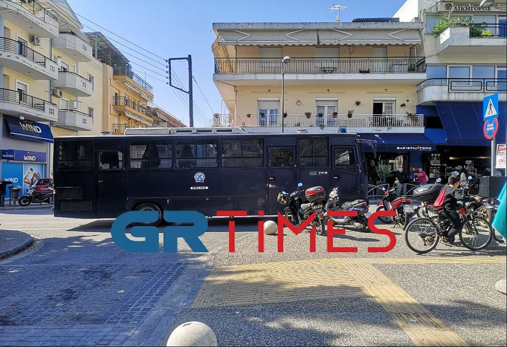 Θεσσαλονίκη: 12 προσαγωγές για την επίθεση ακροδεξιών σε μέλη της ΚΝΕ στην Ηλιούπολη 