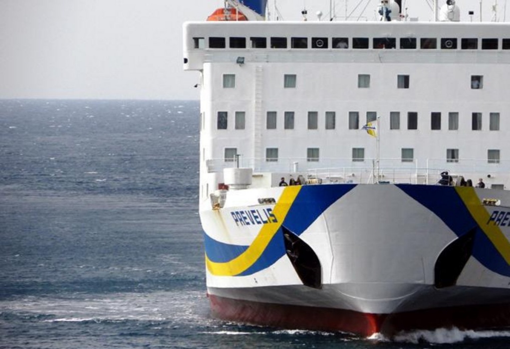 Σαντορίνη: Το πλοίο Πρέβελης προσέκρουσε στο λιμάνι του Αθηνιού 