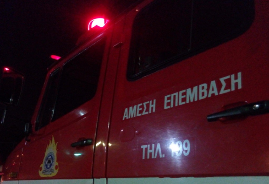Αθήνα: Καίγεται ολοσχερώς βαν που φέρει υγραέριο