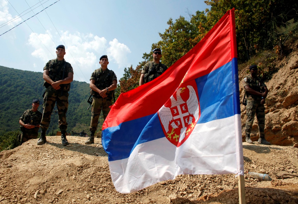 Σερβία-Κόσοβο: Η KFOR στα σύνορα, ενώ οι Σέρβοι απέσυραν τα οδοφράγματα
