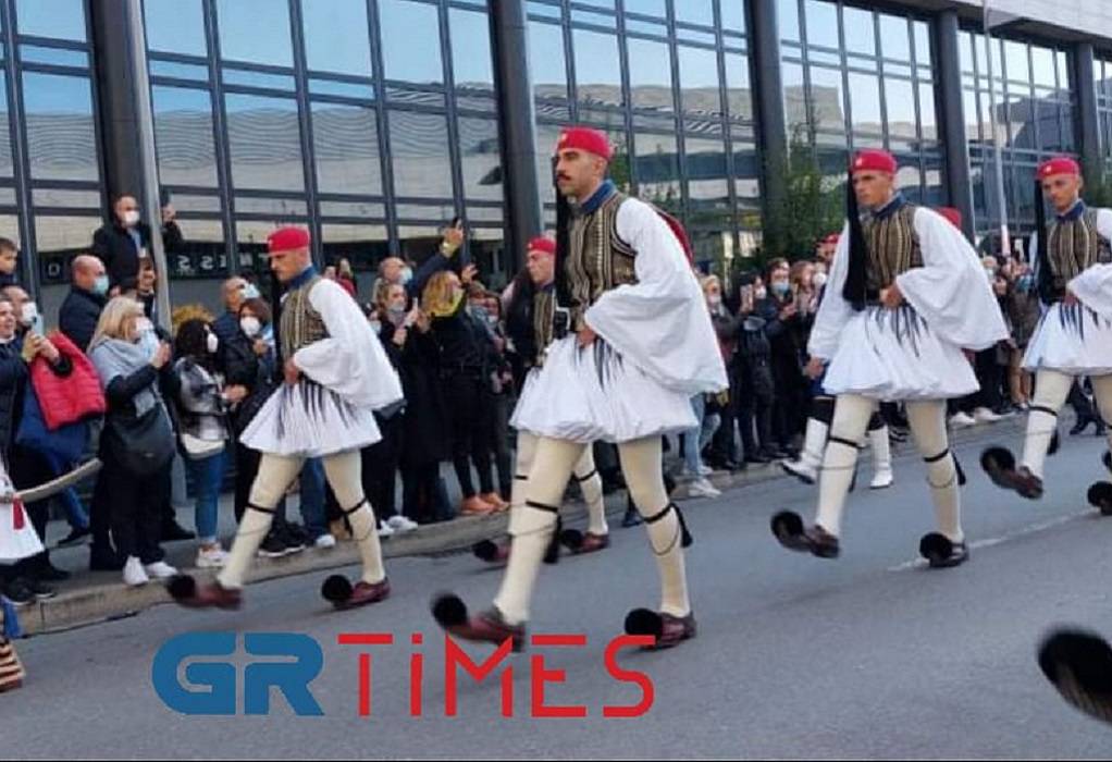 Πλήθος κόσμου και μεγάλη συγκίνηση στην Ελληνική παρέλαση της…Στουτγκάρδης (ΦΩΤΟ-VIDEO)
