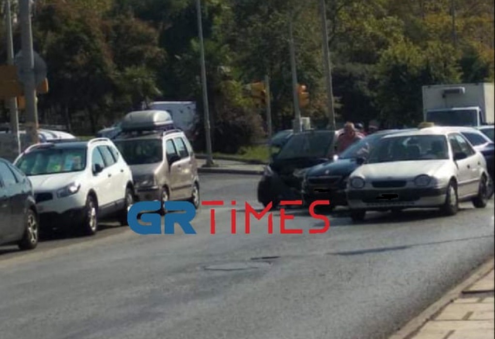Θεσσαλονίκη: Τροχαίο ατύχημα στην οδό Λαγκαδά (ΦΩΤΟ-VIDEO)