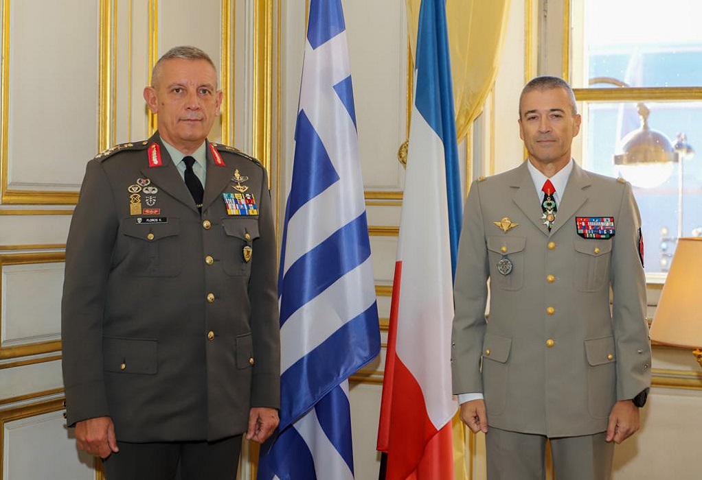 Με το μετάλλιο της Λεγεώνας της Τιμής τιμήθηκε ο αρχηγός ΓΕΕΘΑ στο Παρίσι