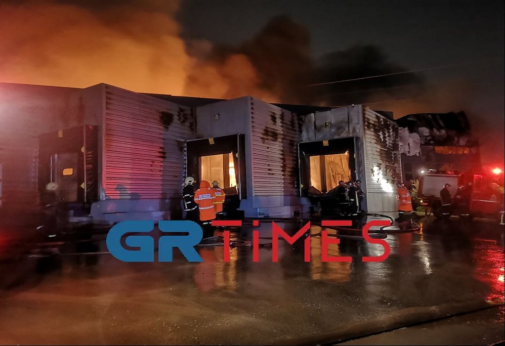 Θεσσαλονίκη: Φωτιά σε αποθήκη τροφίμων-Μεγάλες οι καταστροφές (ΦΩΤΟ-VIDEO)