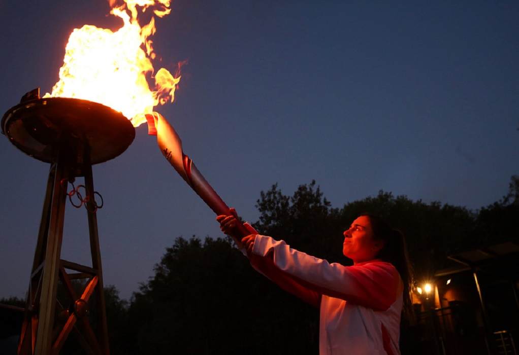 Η Ολυμπιακή Φλόγα λάμπει στην Ακρόπολη