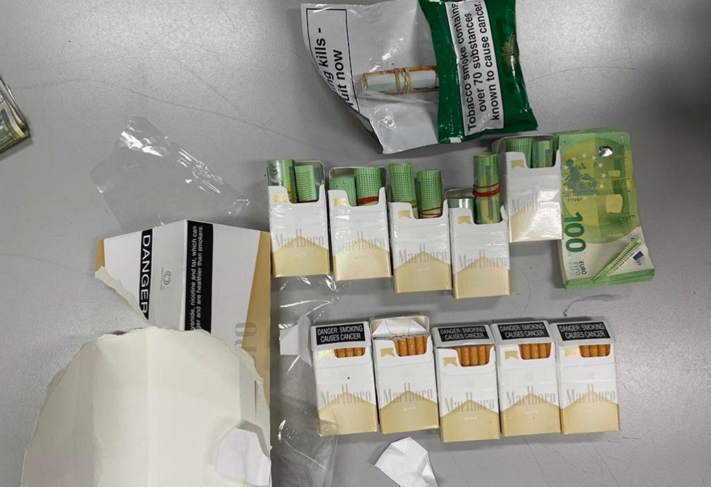 ΑΑΔΕ: Ο Μπαρτ μύρισε… 30.000€ κρυμμένα σε πακέτα τσιγάρων (ΦΩΤΟ-VIDEO)