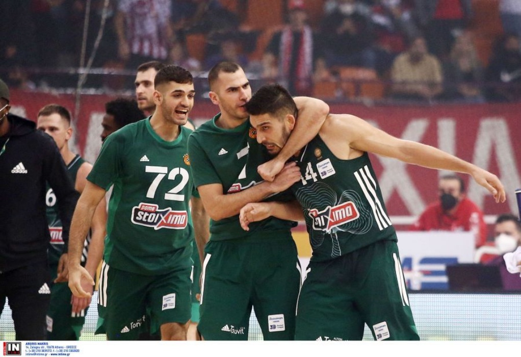 Ολυμπιακός – Παναθηναϊκός 76-81: Απέδρασαν με τη νίκη οι «Πράσινοι» από το ΣΕΦ