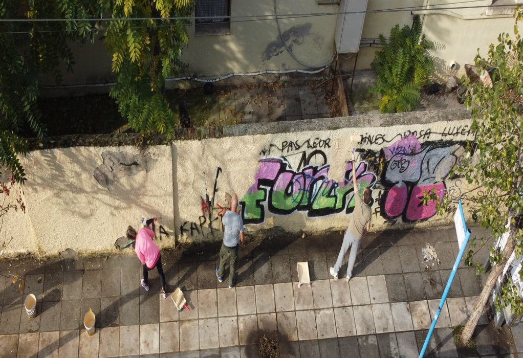 Θεσσαλονίκη: Δημοτικοί αστυνομικοί… ζωγράφισαν-Μεταμόρφωσαν τον εξωτερικό χώρο του βρεφοκομείου «Άγιος Στυλιανός»(ΦΩΤΟ)