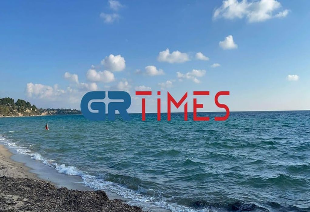 Χαλκιδική: Θαρραλέοι κολυμβητές βουτούν στη θάλασσα της N. Ηράκλειας (ΦΩΤΟ-VIDEO)