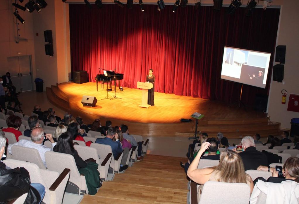 “Θέατρο Μίκης Θεοδωράκης”: Συγκίνηση στην τελετή ονοματοδοσίας του Πολυλειτουργικού Κέντρου στον δήμο Κορδελιού Ευόσμου