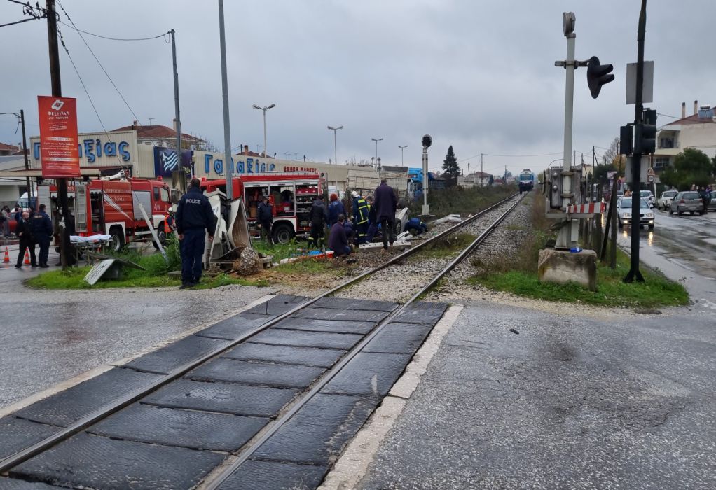 Τρίκαλα: Τρένο παρέσυρε αυτοκίνητο-Τραυματίας ο οδηγός