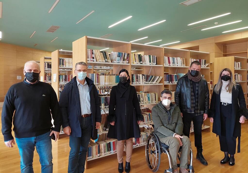 Δημοτική Βιβλιοθήκη Κοζάνης: 8.000 τίτλοι ομιλούντων βιβλίων για άτομα με αναπηρία όρασης