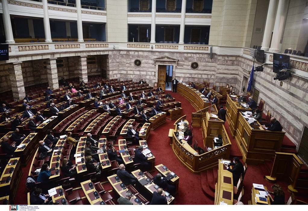 Βουλή: Επανέρχεται το αυστηρό υγειονομικό πρωτόκολλο για τον κορωνοϊό
