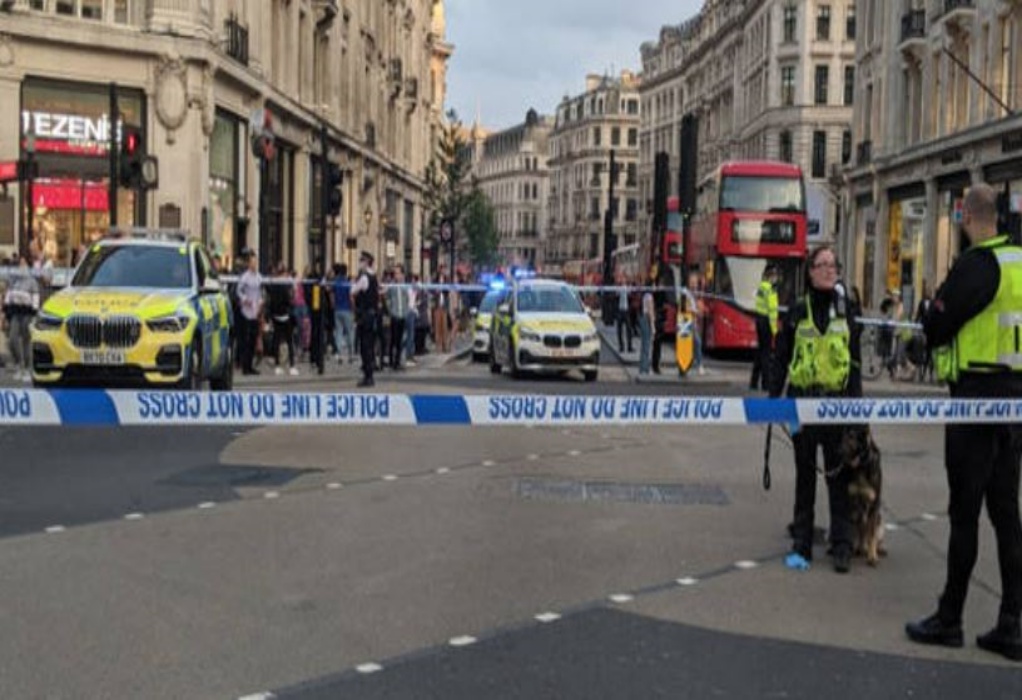 Συναγερμός στην Oxford Street: Εκκενώθηκε κατάστημα λόγω αναφορών για άντρα που κρατούσε μαχαίρι
