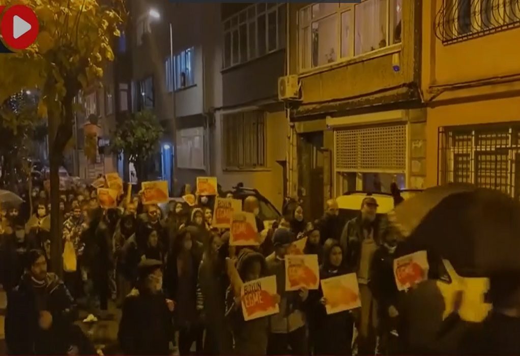 Στους δρόμους οι Τούρκοι – Ζητούν παραίτηση Ερντογάν μετά την κατάρρευση της λίρας (VIDEO)