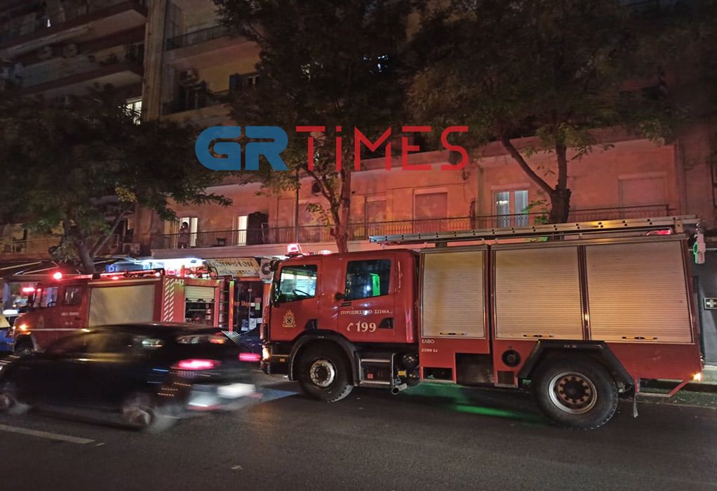 Θεσσαλονίκη: Συναγερμός στην Πυροσβεστική για φωτιά σε διαμέρισμα (ΦΩΤΟ-VIDEO)