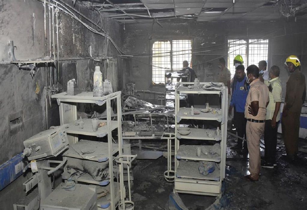 Ινδία: Τρεις νεκροί και έξι τραυματίες από κατάρρευση κτιρίου