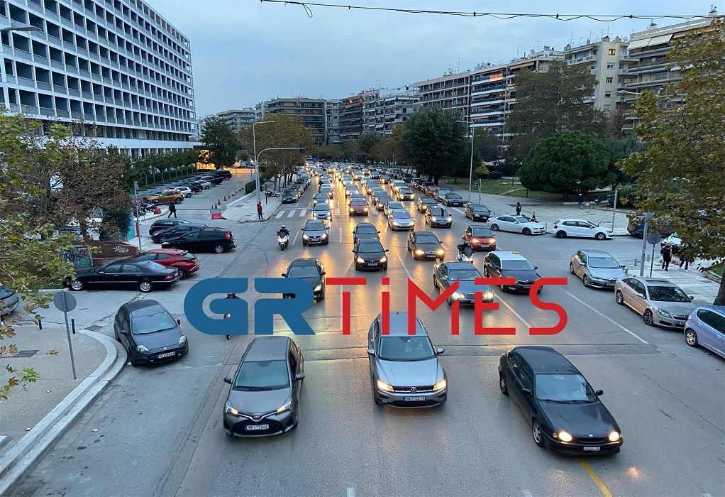 Θεσσαλονίκη: Απίστευτο μποτιλιάρισμα στην παραλιακή οδό (ΦΩΤΟ–VIDEO)