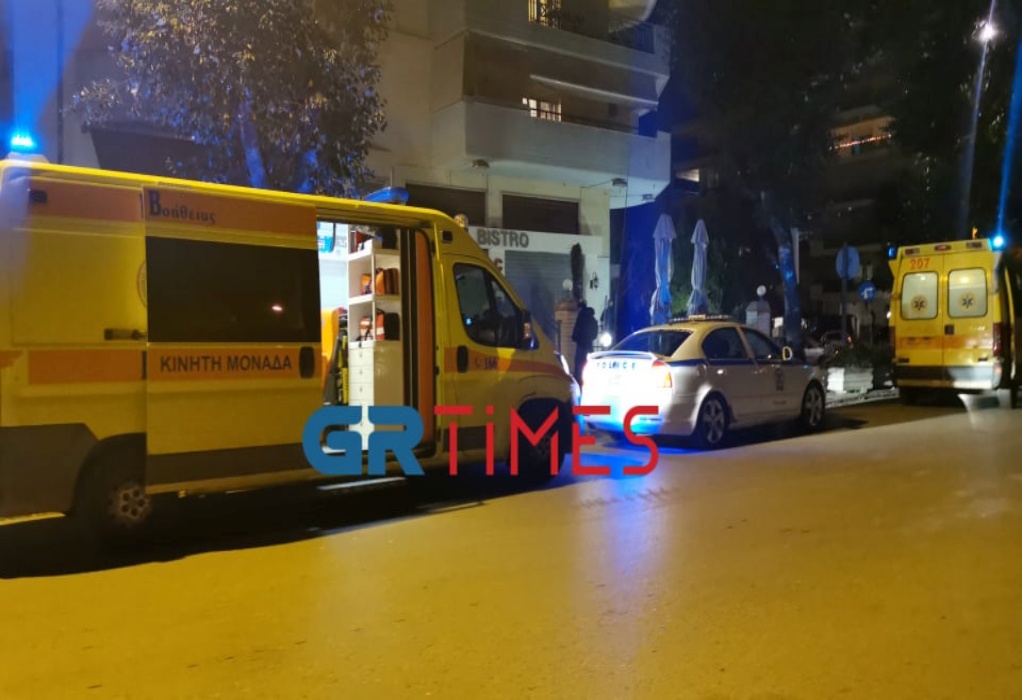 Θεσσαλονίκη: Νεκρός άνδρας που έπεσε από δεύτερο όροφο πολυκατοικίας (VIDEO)