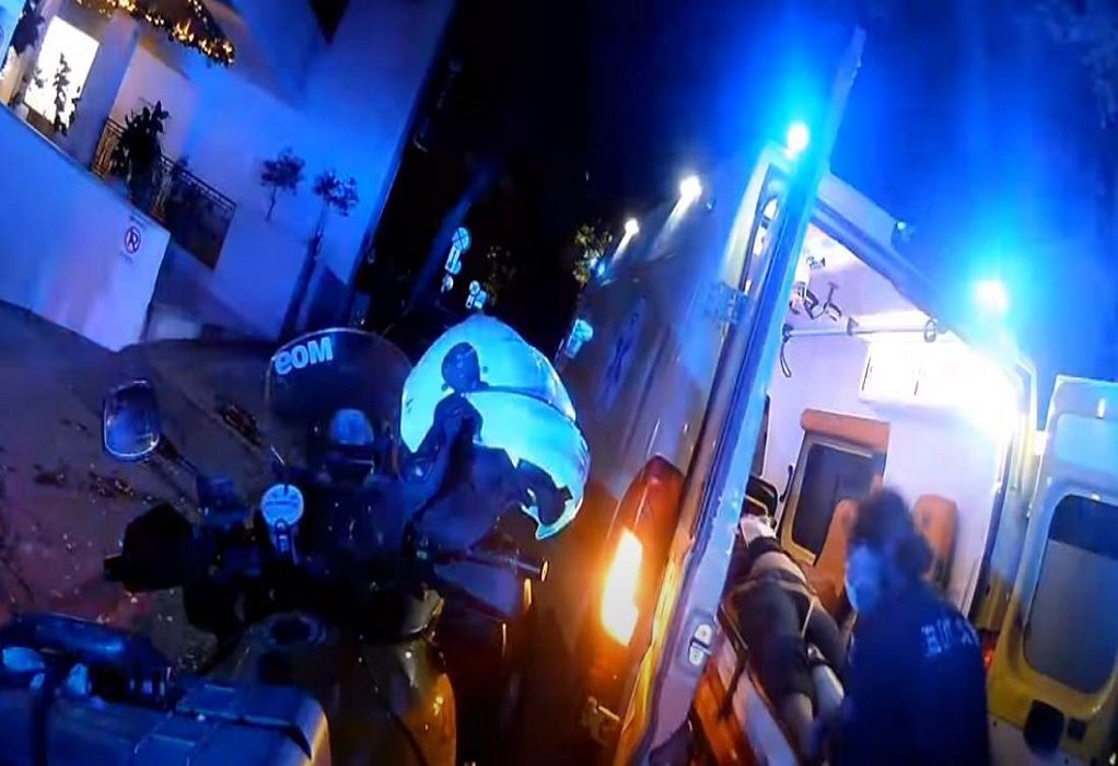 Κολωνάκι: Η στιγμή που έφτασε το ΕΚΑΒ μετά την κλήση για την πτώση της 13χρονης (VIDEO)