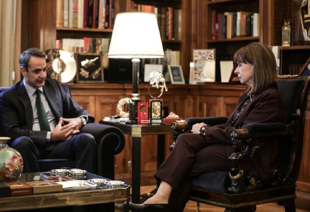 Συνάντηση Μητσοτάκη με Σακελλαροπούλου τη Δεύτερα στο Προεδρικό Μέγαρο