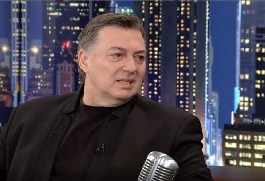 Νίκος Μακρόπουλος: Θαυμάστρια έγραψε βιβλίο για την… κηδεία του (VIDEO)