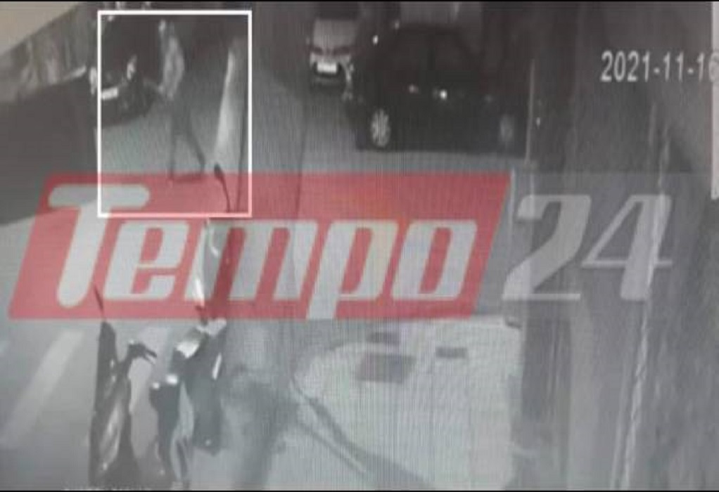 Πάτρα: 30χρονος σπάει αυτοκίνητα και φοβίζει καταστηματάρχες και περαστικούς (VIDEO)
