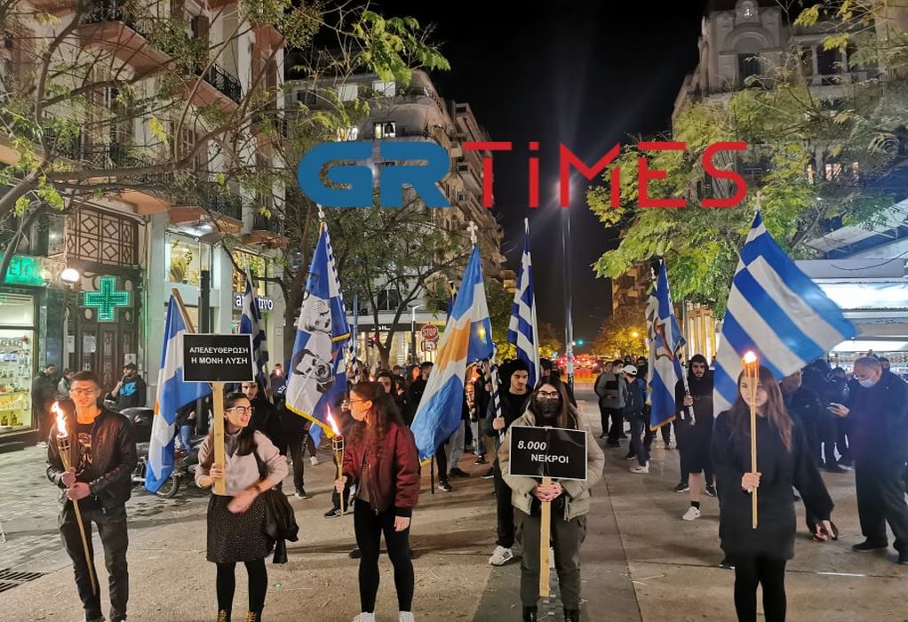 Θεσσαλονίκη: Με δάδες και συνθήματα κατά της Τουρκίας η πορεία των Κύπριων φοιτητών (VIDEO)