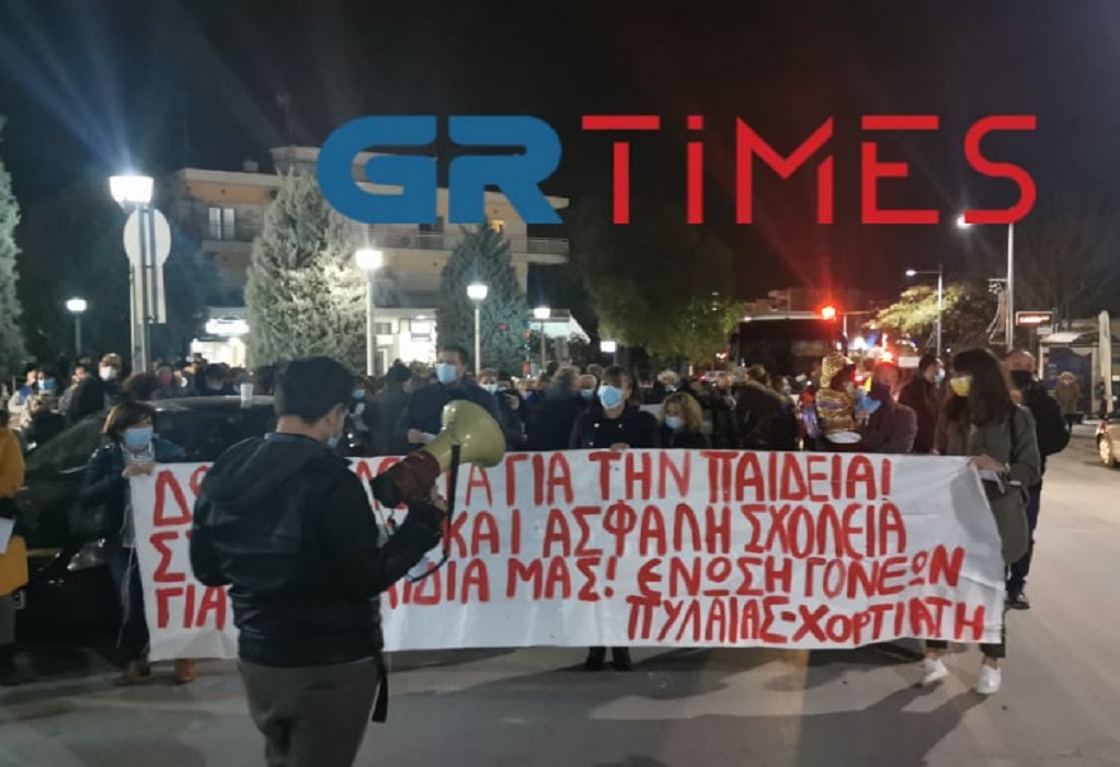 Θεσσαλονίκη: Πορεία για τη ψευδοροφή που κατέρρευσε σε σχολείο (ΦΩΤΟ-VIDEO)
