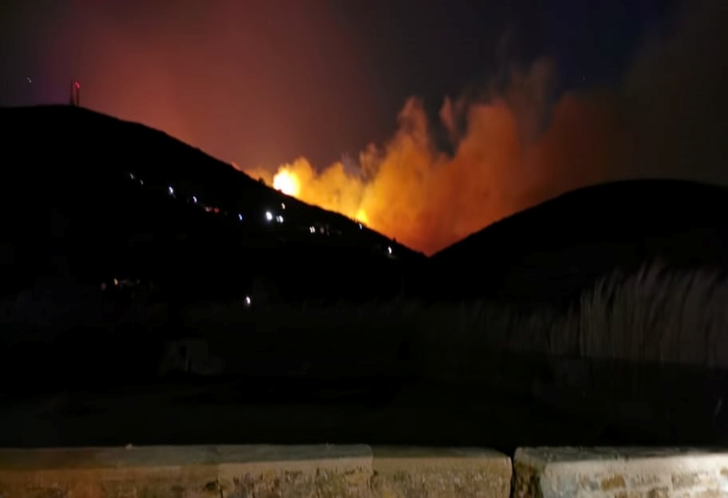 Τήνος: Μεγάλη φωτιά στο νησί – Πνέουν άνεμοι 7-8 μποφόρ (ΦΩΤΟ-VIDEO)